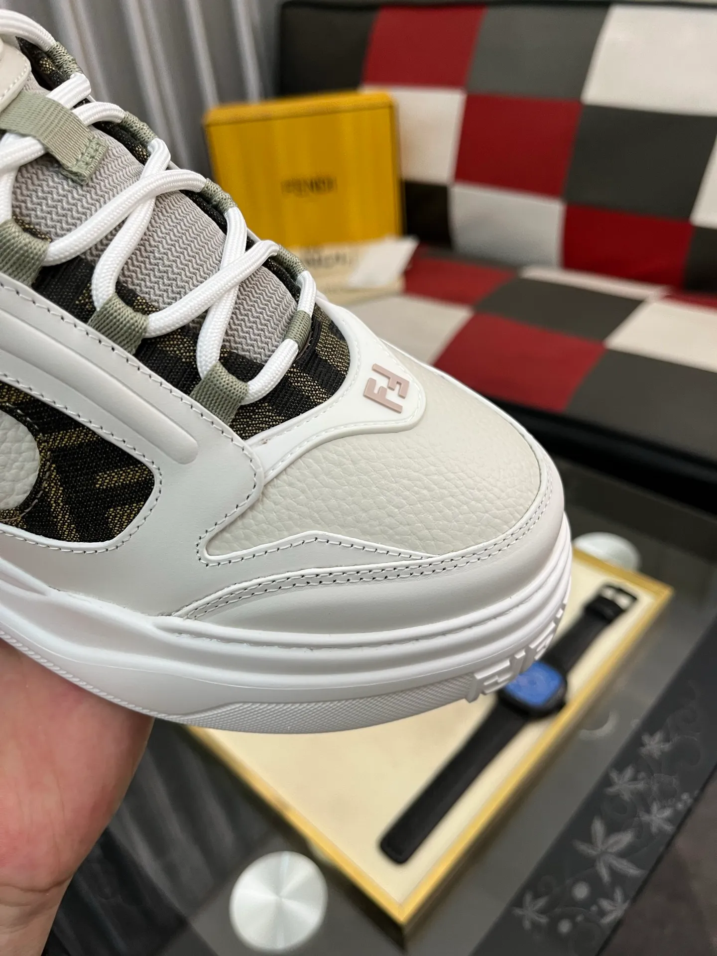 Men's Men's Shoes 💰680⌚️⌚️(Higher version) [Fendi] Fendi's latest casual shoes for men! Available at counters simultaneously! A one-to-one replica of the original. Made entirely of imported top-grain calfskin, the interior is made of top-grain water-dyed cowhide, and the original factory-supplied rubber outsole. Leading new fashion concepts. Matching code: 38-44. 45 can be customized and non-returnable!